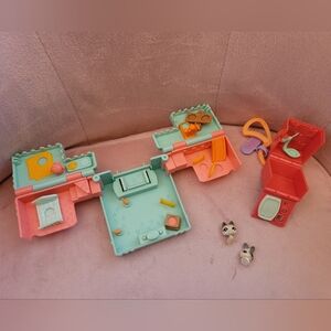 Littlest Pet Shop Teeniest Tiniest Compact & Pets